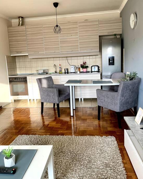 Sunkissed Apartment เบลเกรด ภายนอก รูปภาพ